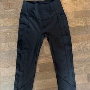 Lululemon Everlux  Black High-Waisted Leggings (Size 6, 25”)